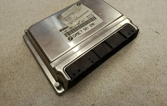 BMW 7 E38 Engine control unit/module 7501290 0261204620