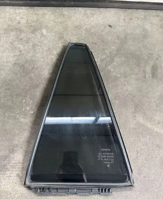 Toyota RAV 4 (XA50) Rear vent window glass 6818942070