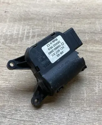 Volkswagen PASSAT B6 Air flap motor/actuator 3C1907511