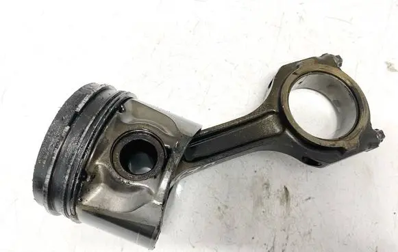 Ford Focus Piston with connecting rod