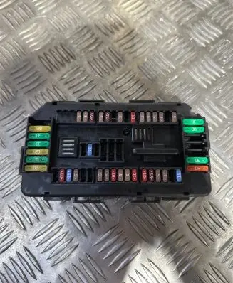 BMW 4 F36 Gran coupe Fuse module 9389068