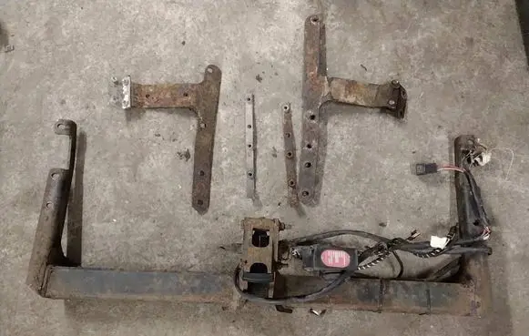 Toyota Avensis T250 Tow bar E11004005 PZ408T555400 000556MN