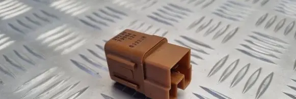 Nissan Almera N16 Other relay 2523079964 01221B