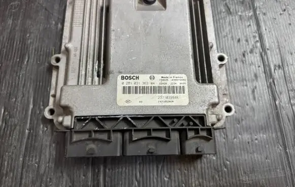 Opel Vivaro Engine control unit/module 237103984R 0281031363