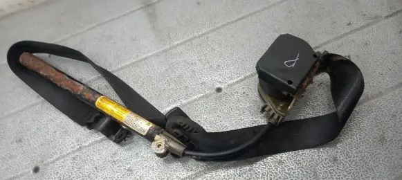 Volkswagen Caddy Front seatbelt