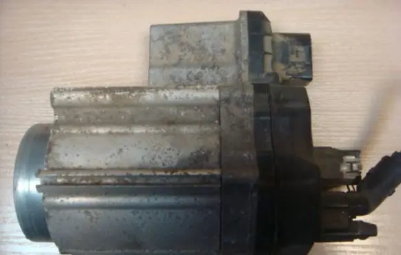 Volkswagen PASSAT B7 Power steering pump 1K2909144P