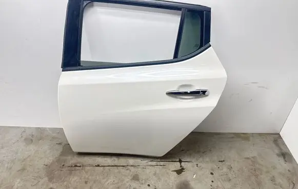 Nissan Leaf II (ZE1) Rear door