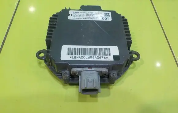 Nissan Pathfinder R51 LED ballast control module 15AB39 1366C492C6AE463EAC