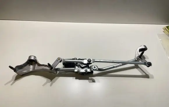 Mercedes-Benz GLE W167 Front wiper linkage and motor A1678200903 A167906330
