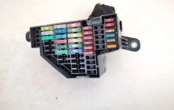 Volkswagen Golf V Fuse box set