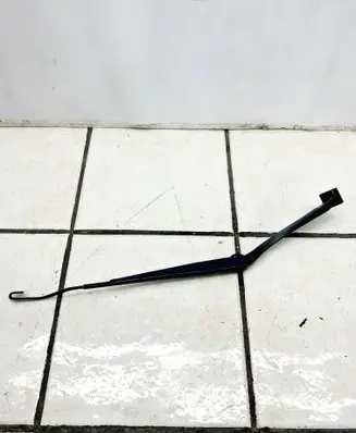 Hyundai Tucson TL Front wiper blade arm 2612