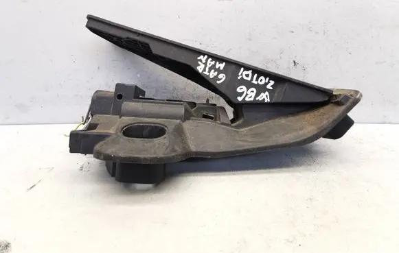 Accelerator throttle pedal