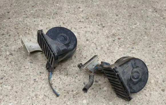 Volvo XC90 Horn signal 31349366 2335J24B345