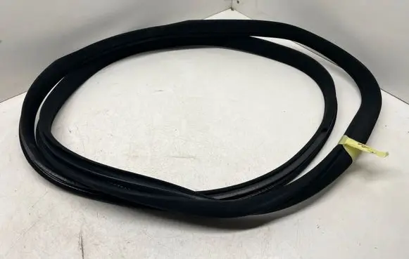 Mercedes-Benz C W204 Front door rubber seal A2046970951