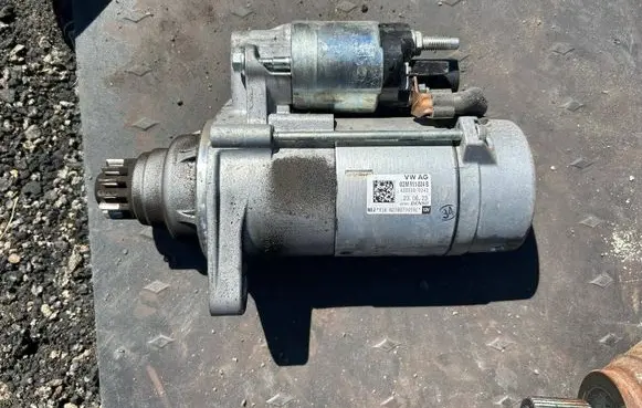 Volkswagen Caddy Starter motor 02M911024B