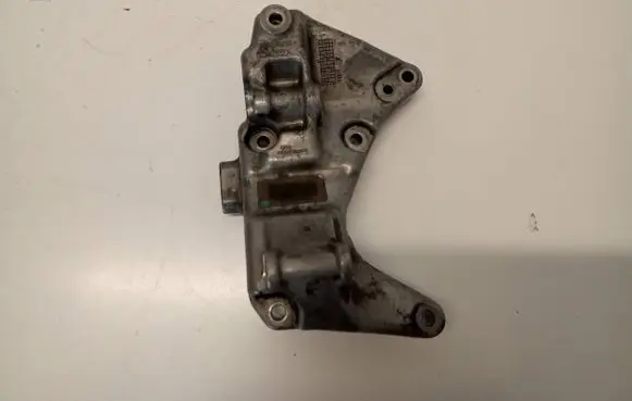 Volvo XC60 Generator/alternator bracket 31401932