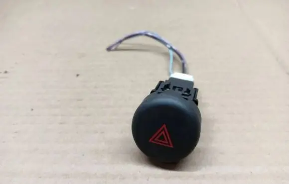 Nissan Juke I F15 Hazard light switch M0141