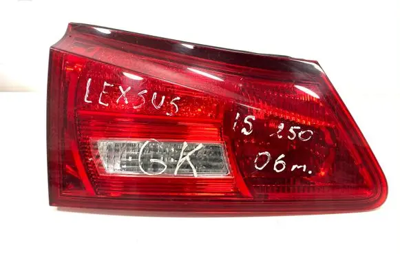 Tailgate rear/tail lights