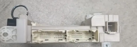 Toyota Prius (XW30) Fuse module 8273047440A