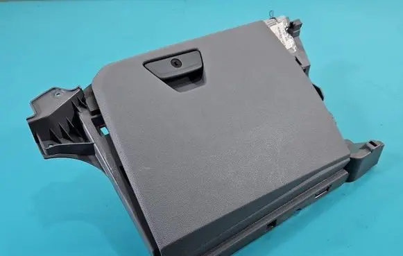 Glove box