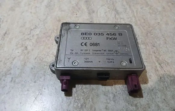 Audi A6 S6 C6 4F Aerial antenna amplifier 8E0035456B