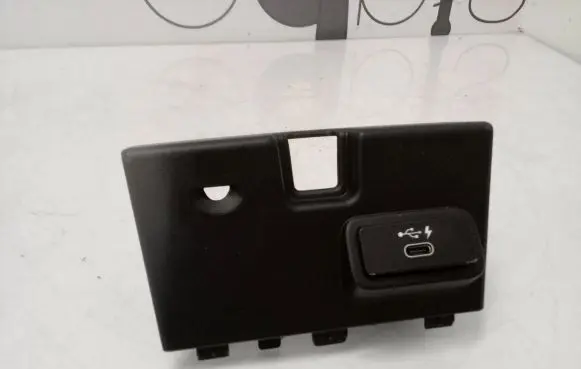 BMW 3 G20 G21 USB socket connector 6807232 106038803C 8711939