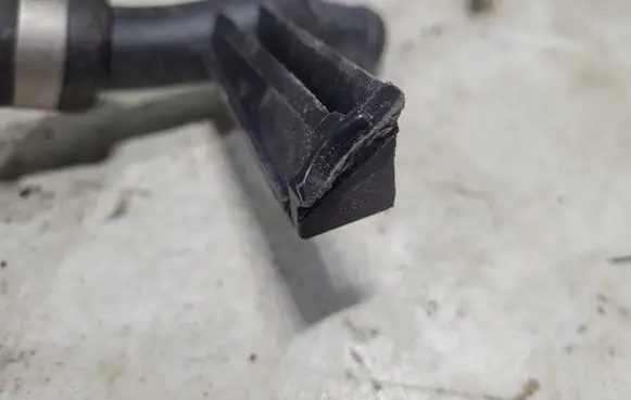 Engine coolant pipe/hose