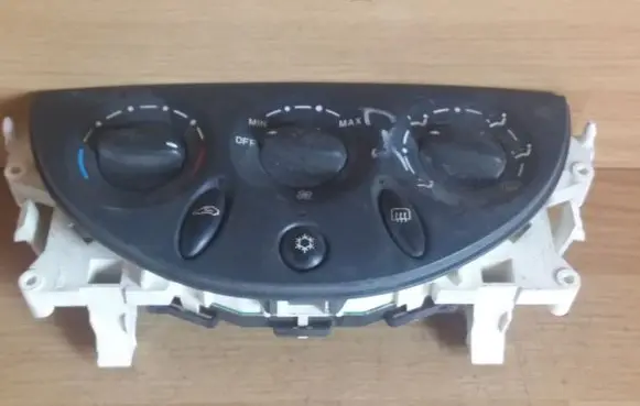 Citroen C5 Climate control unit F661827J