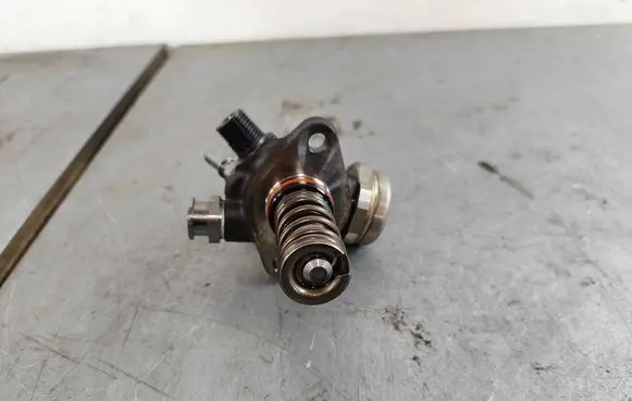 Volvo XC60 Fuel injection high pressure pump 36003288