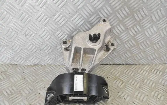 Engine mount bracket