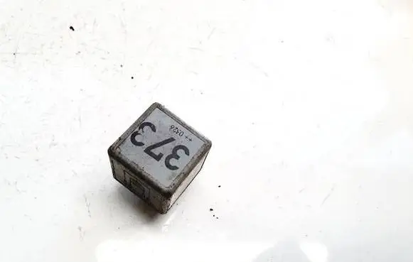 Volkswagen PASSAT B5.5 Other relay 8d0951253a v23134-b52-x301