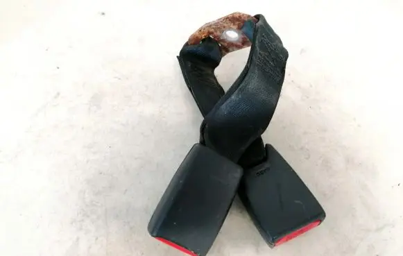 Toyota Corolla E120 E130 Middle seatbelt buckle (rear) 