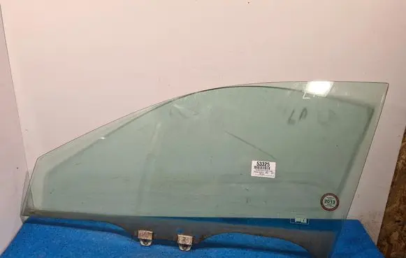 Honda Accord Front door window glass four-door
