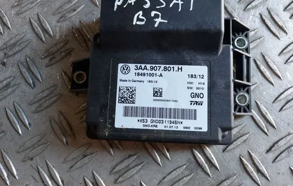 Volkswagen PASSAT B7 Hand brake control module 3AA907801H