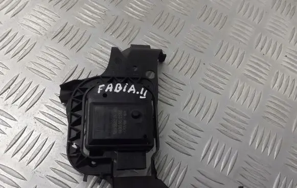 Skoda Fabia Mk2 (5J) A/C air flow flap actuator/motor 309368201