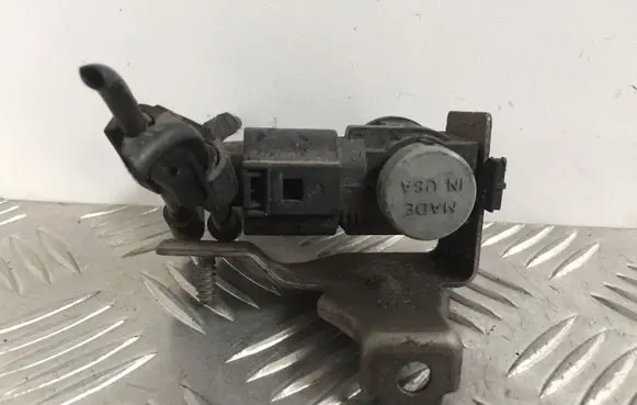 Volkswagen Tiguan Turbo solenoid valve 1K0906283A
