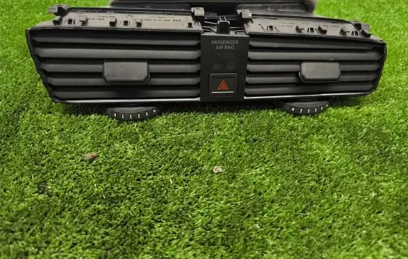 Volkswagen Golf VII Dash center air vent grill 5G1815735