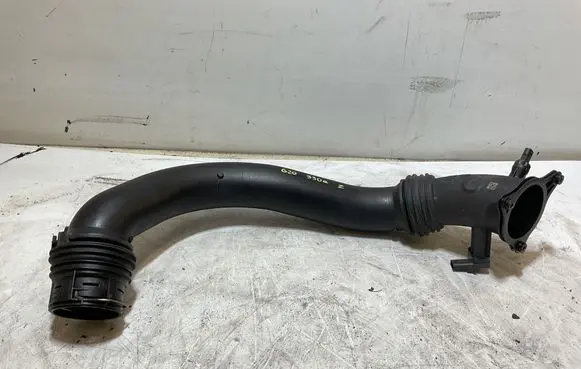 BMW 3 G20 G21 Intercooler hose/pipe 8601683 23557610