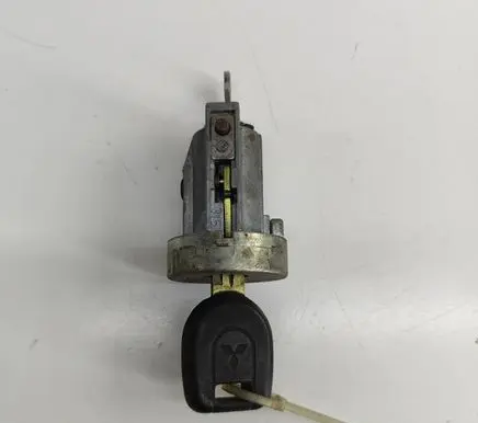 Mitsubishi Pajero Ignition lock 6370A077