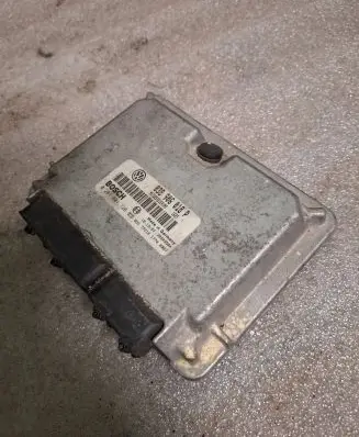 Volkswagen PASSAT B5 Engine control unit/module 038906018P 28SA3504 0281001720