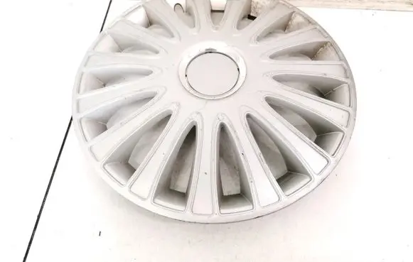 Audi 80 90 S2 B4 R15 wheel hub/cap/trim 