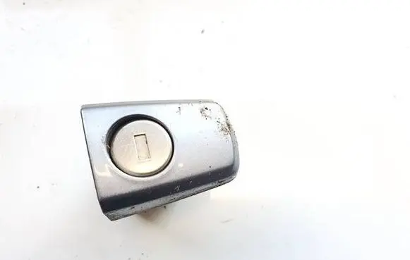 Opel Zafira B Front door lock (next to the handle)