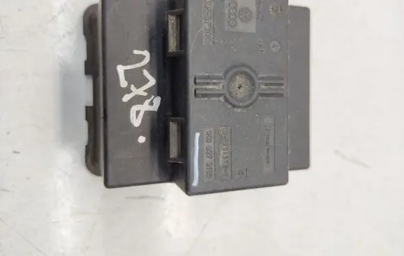 Audi A3 S3 8P Fuse box cover 1K0937311B