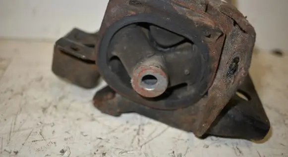 Toyota Corolla E120 E130 Engine mount bracket