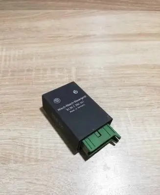 BMW 5 E34 Window wiper relay 1384441