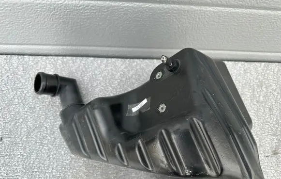 Nissan Patrol Y61 Intake resonator 16585VC101