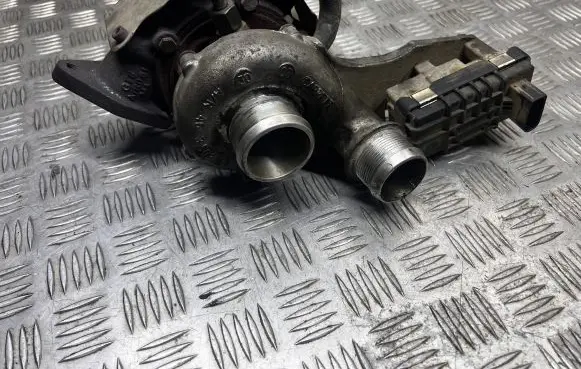 Audi A8 S8 D3 4E Turbo 057145735J 961971490