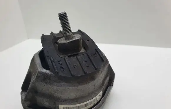 BMW 5 E60 E61 Engine mount bracket 6770642 677064201 15934612