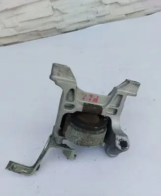 Mazda CX-5 Engine mount bracket