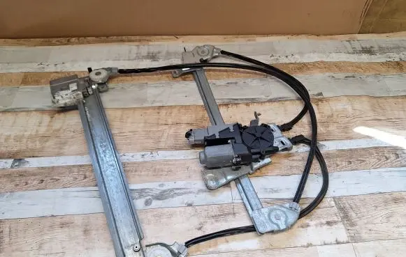 Citroen C3 Pluriel Front door window regulator with motor